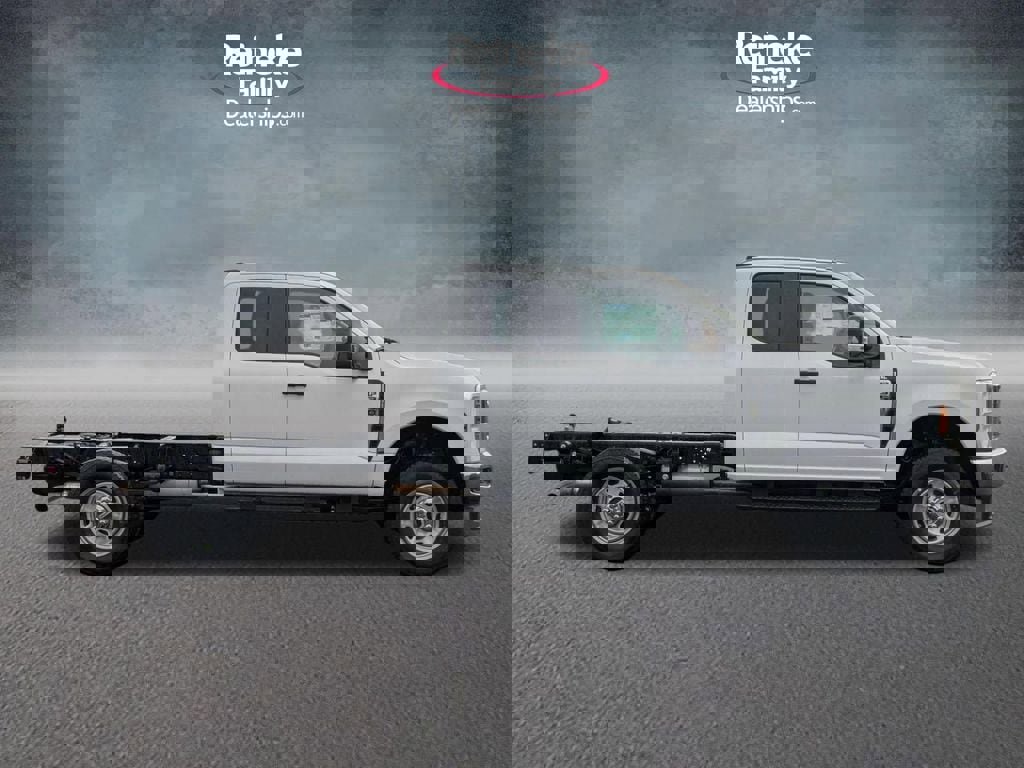 New 2026 Ford F350 XL w/ XL Chrome Package image 4