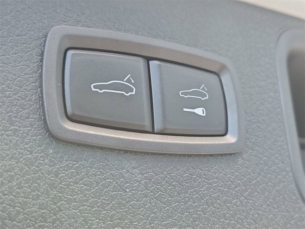 Used 2024 Porsche Macan image 12
