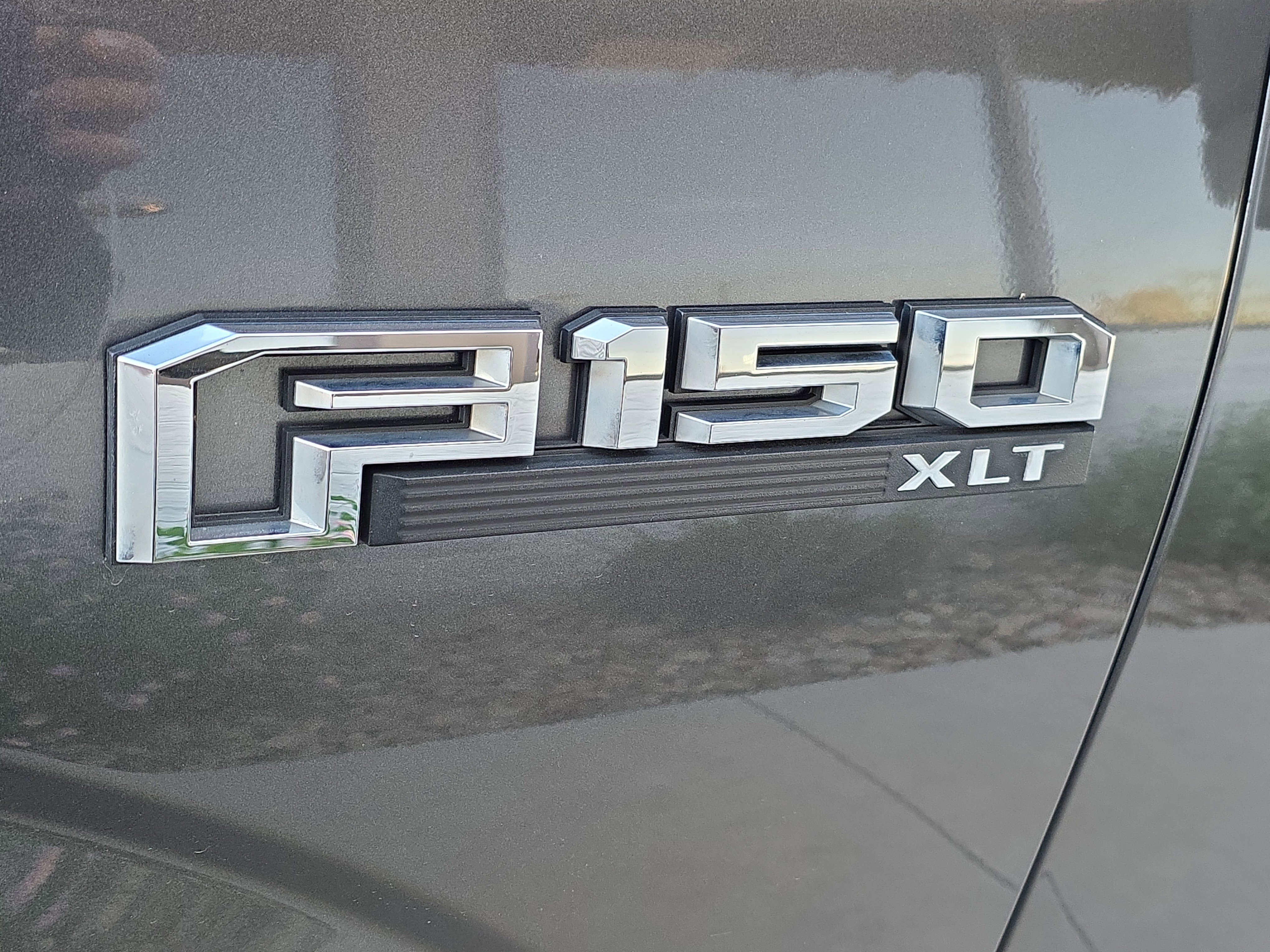 Used 2017 Ford F150 XLT image 4