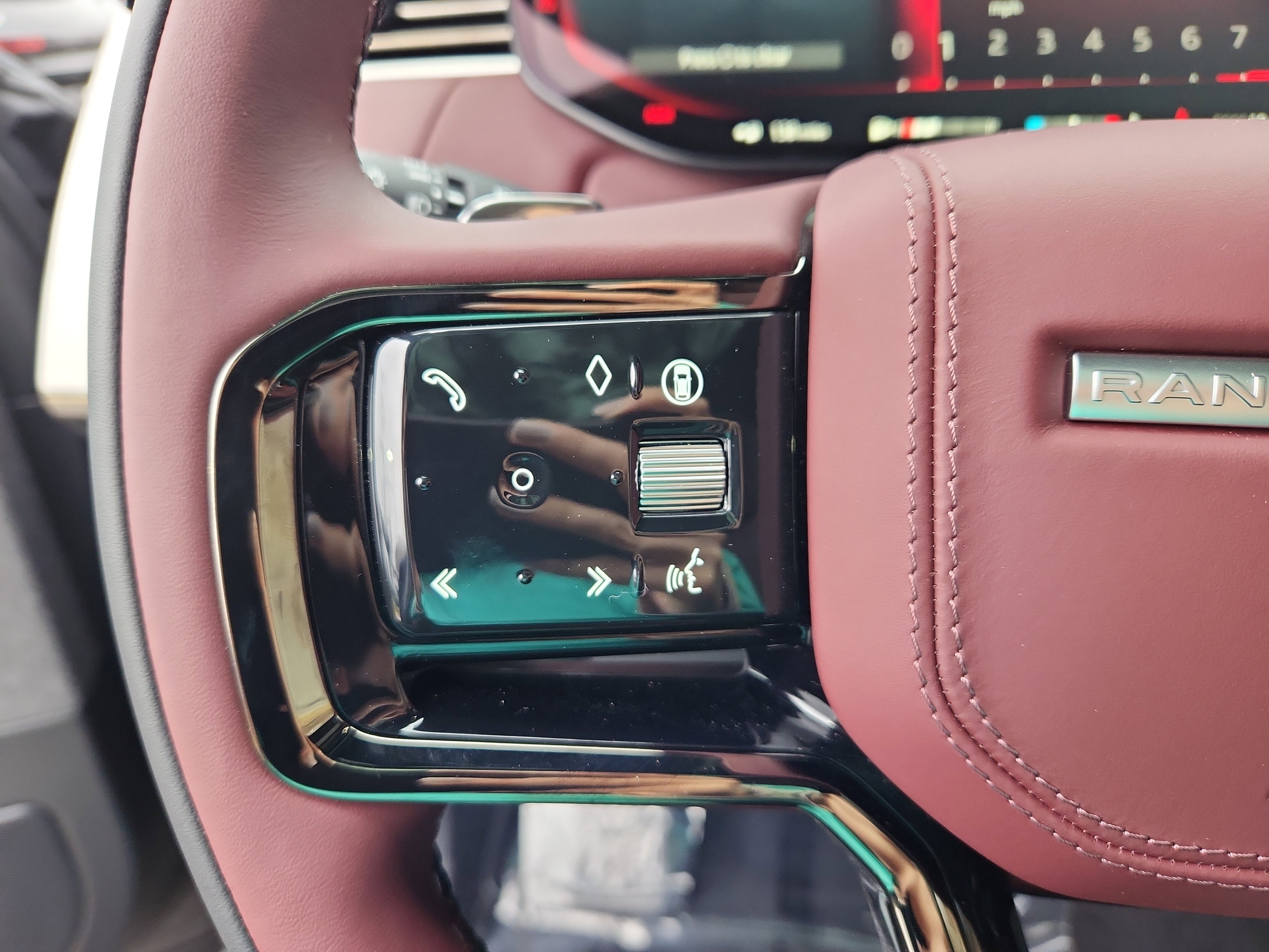 New 2025 Land Rover Range Rover Sport Dynamic SE image 19