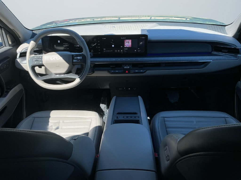 Used 2024 Kia EV9 Land w/ Towing Package AWD/4WD image 11