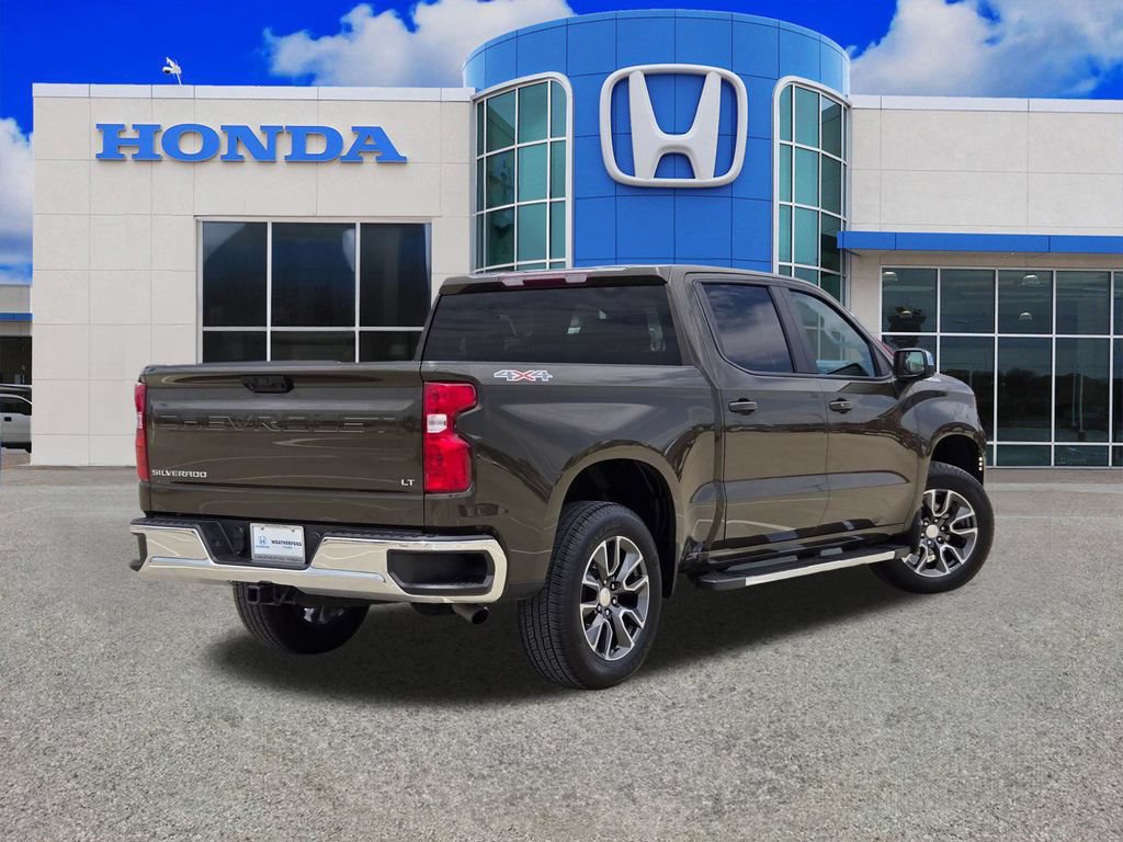 Used 2023 Chevrolet Silverado 1500 LT AWD/4WD image 3