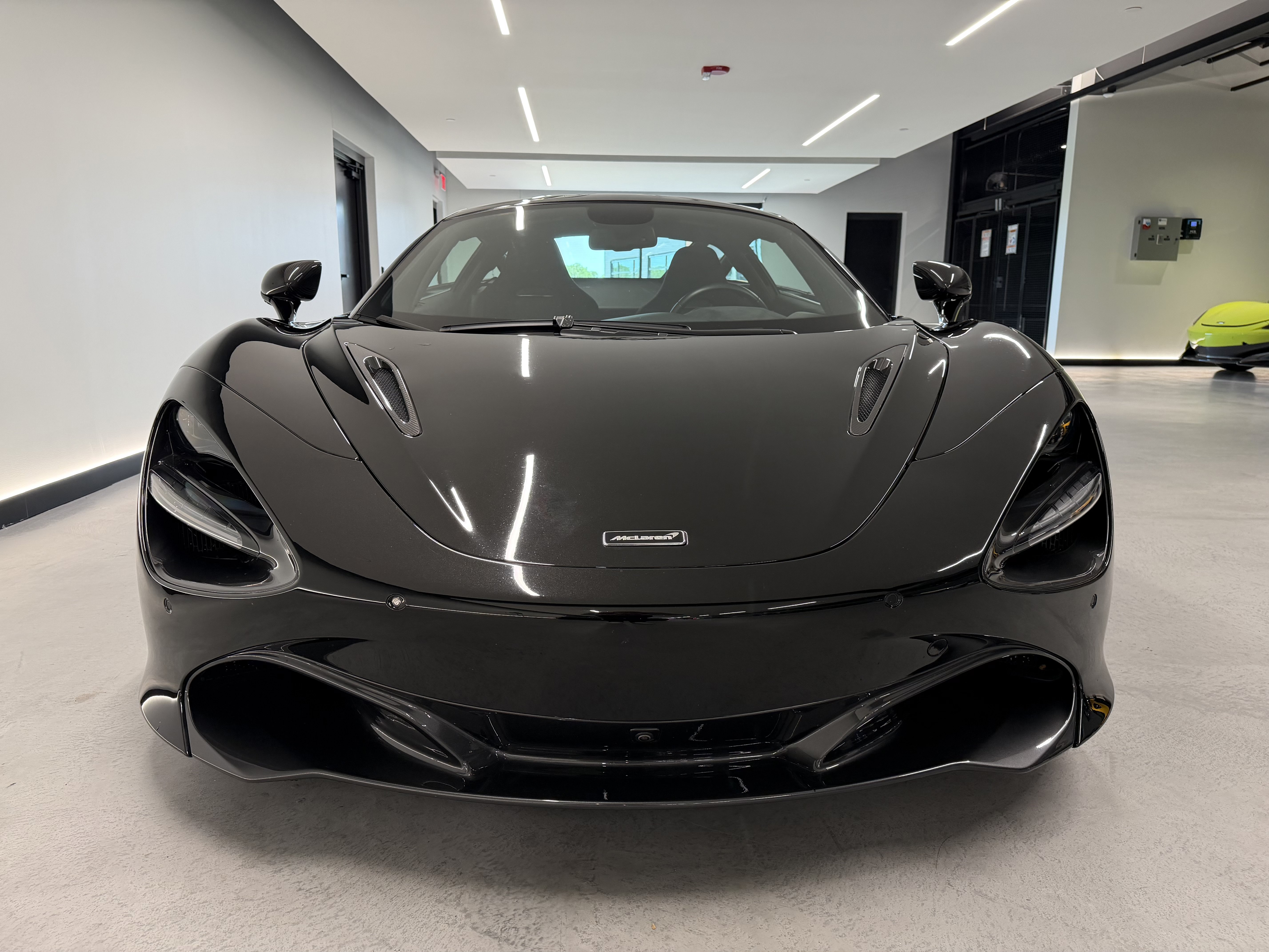 Used 2020 McLaren 720S Performance RWD image 9