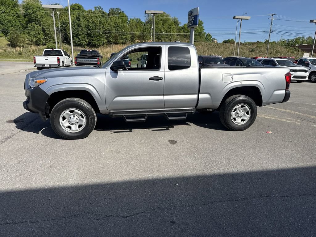 Used 2022 Toyota Tacoma SR AWD/4WD image 3