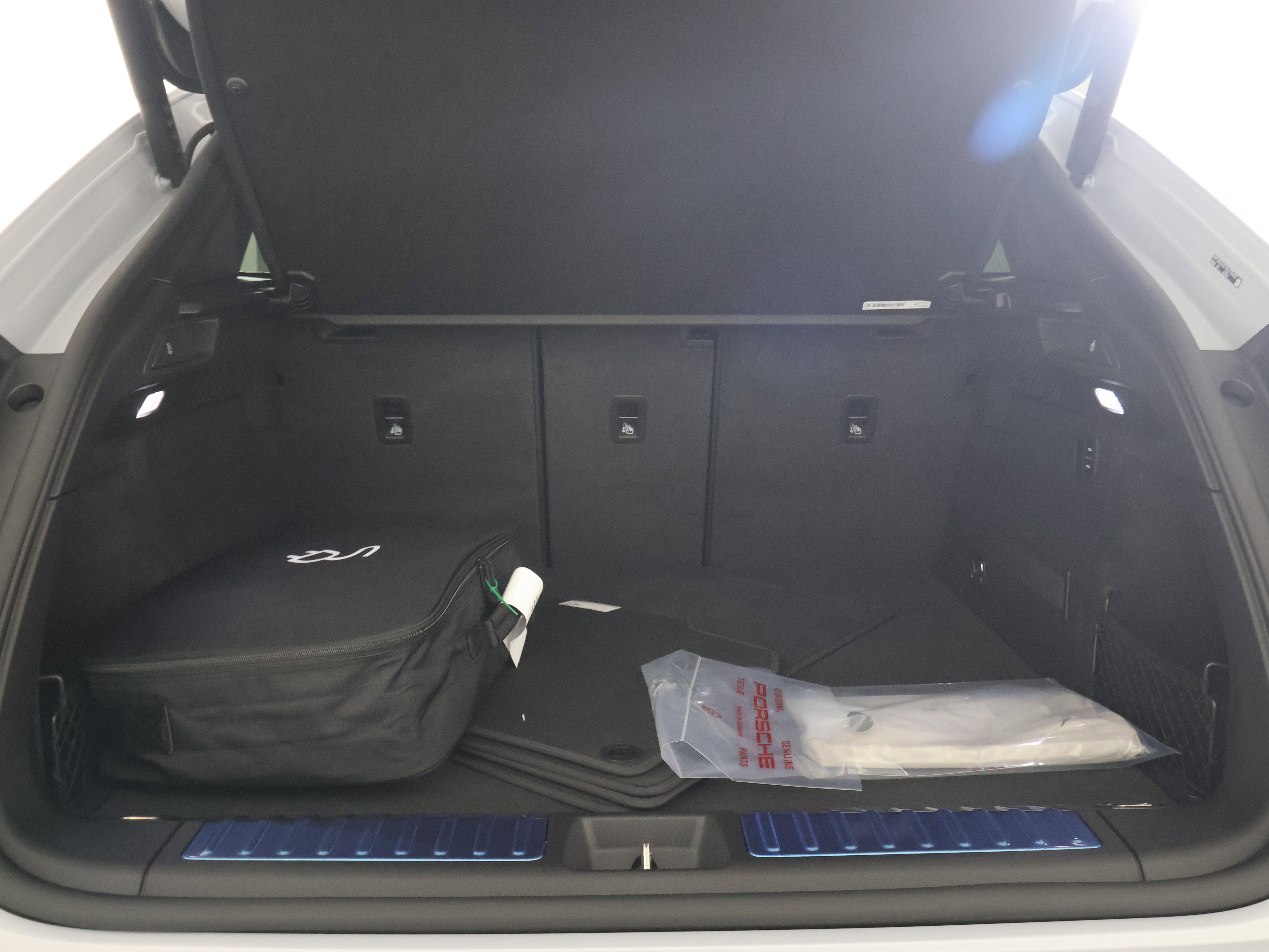 New 2025 Porsche Macan Electric image 21