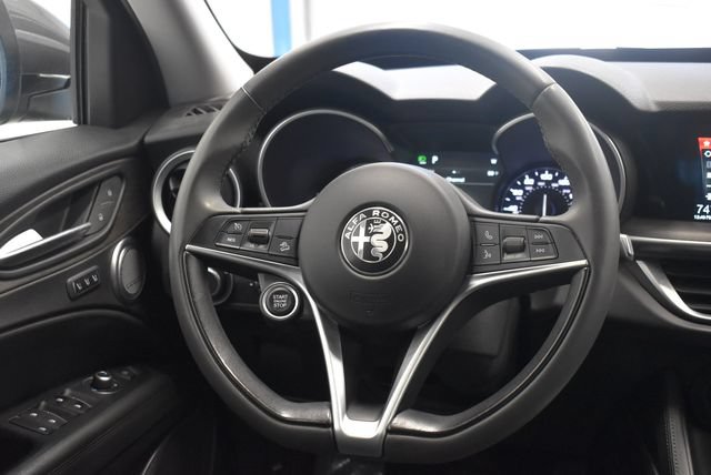 Used 2018 Alfa Romeo Stelvio Ti AWD/4WD image 24