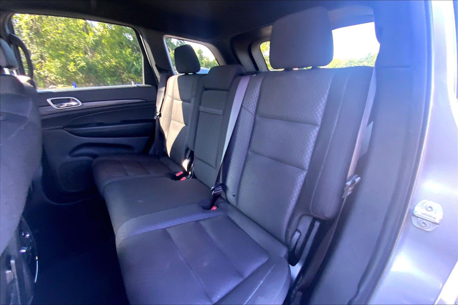 Used 2020 Jeep Grand Cherokee Laredo AWD/4WD image 19