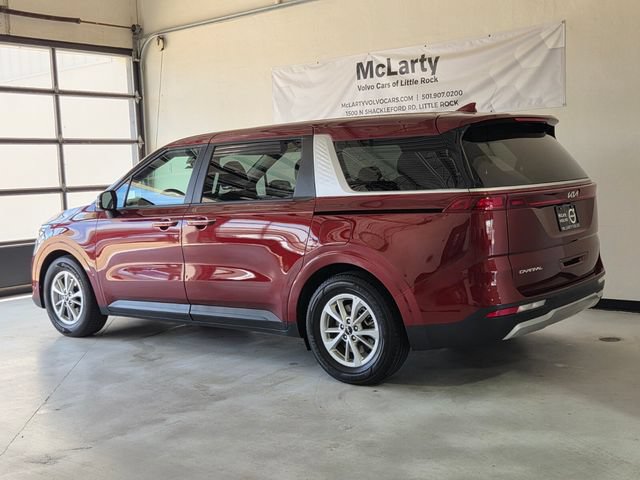 Used 2024 Kia Carnival LX FWD image 3