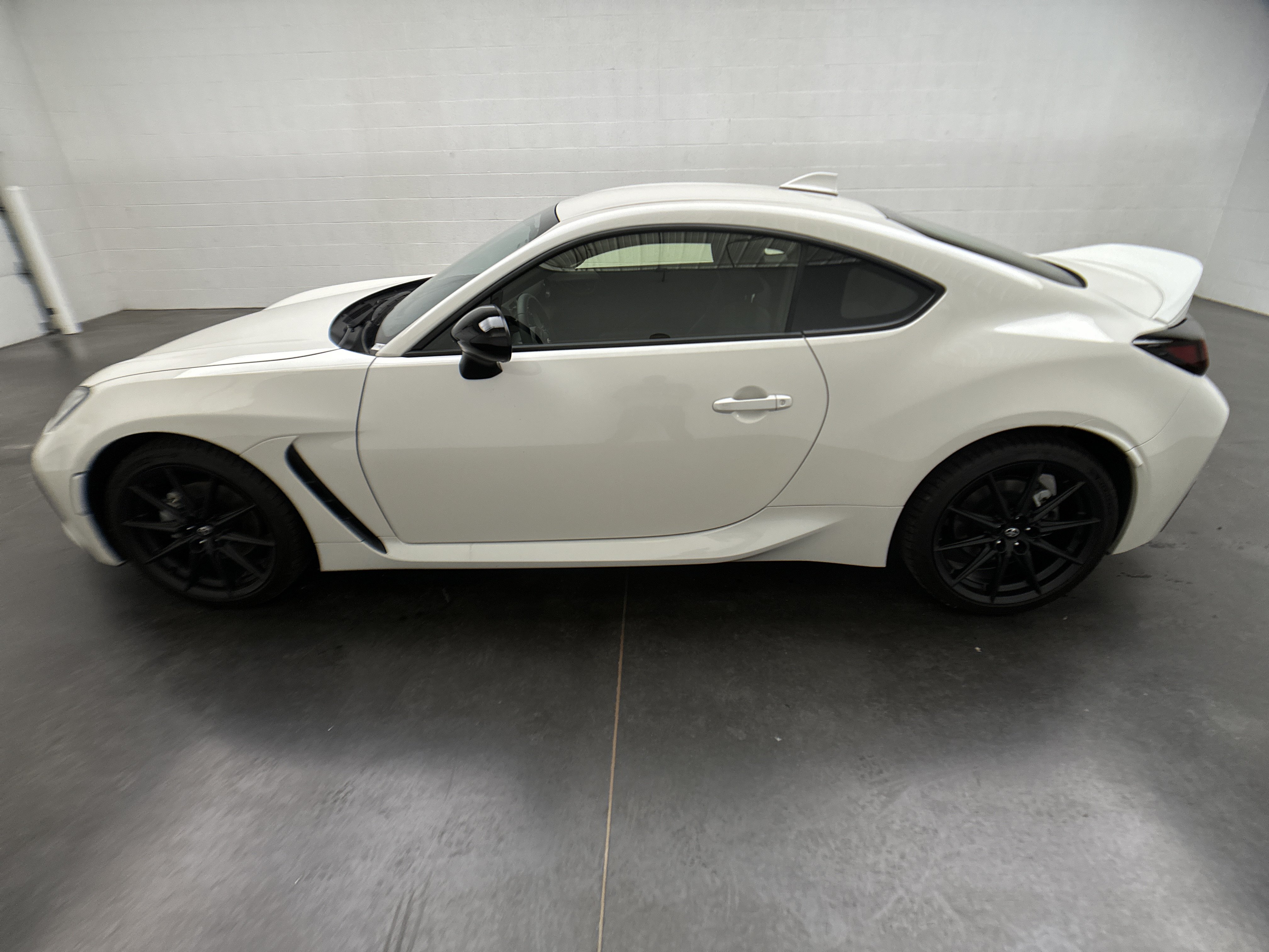 Used 2023 Toyota GR86 Premium w/ ALL Weather Mat Package (TMS) RWD image 4