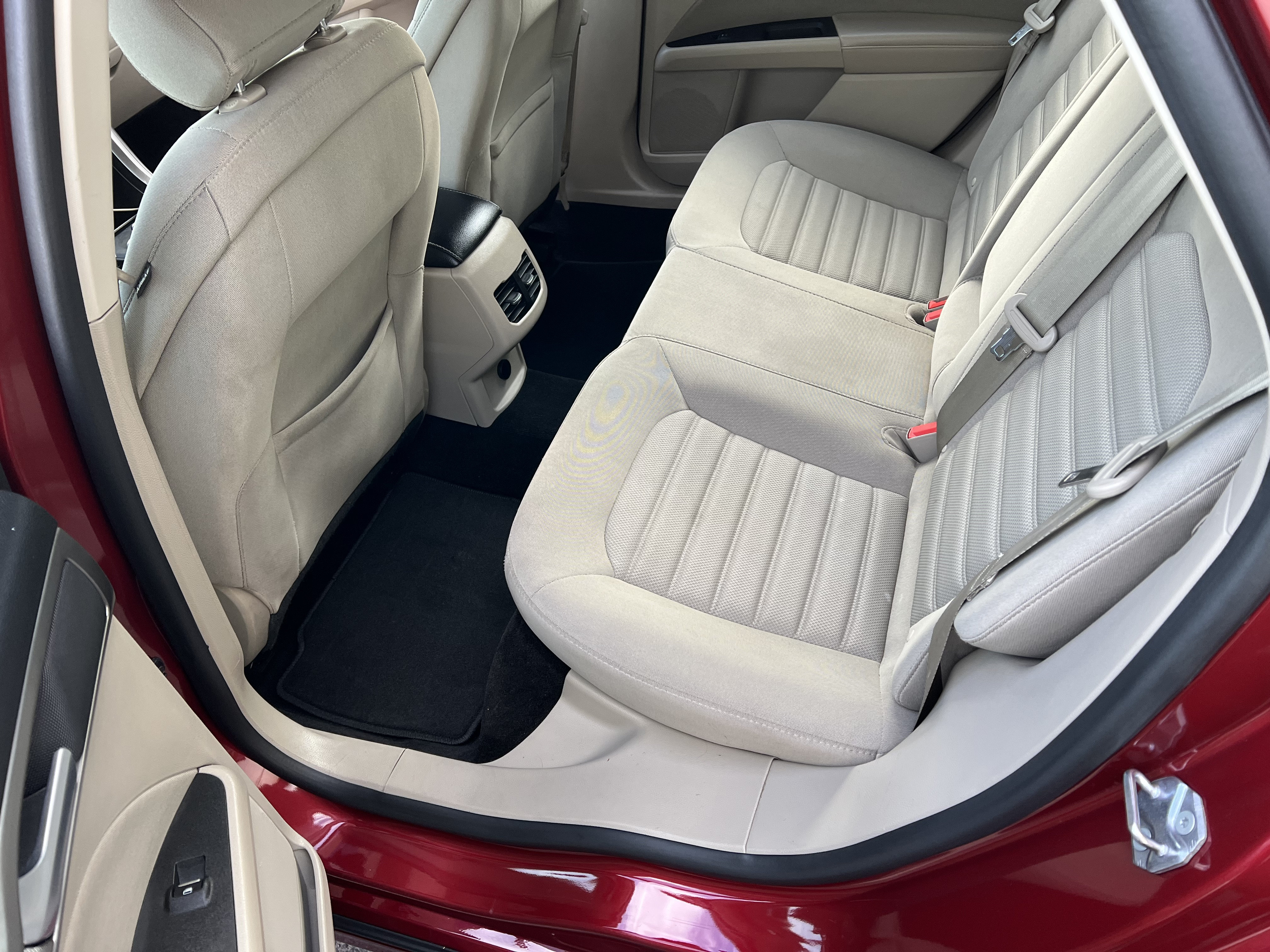 Used 2018 Ford Fusion SE FWD image 9