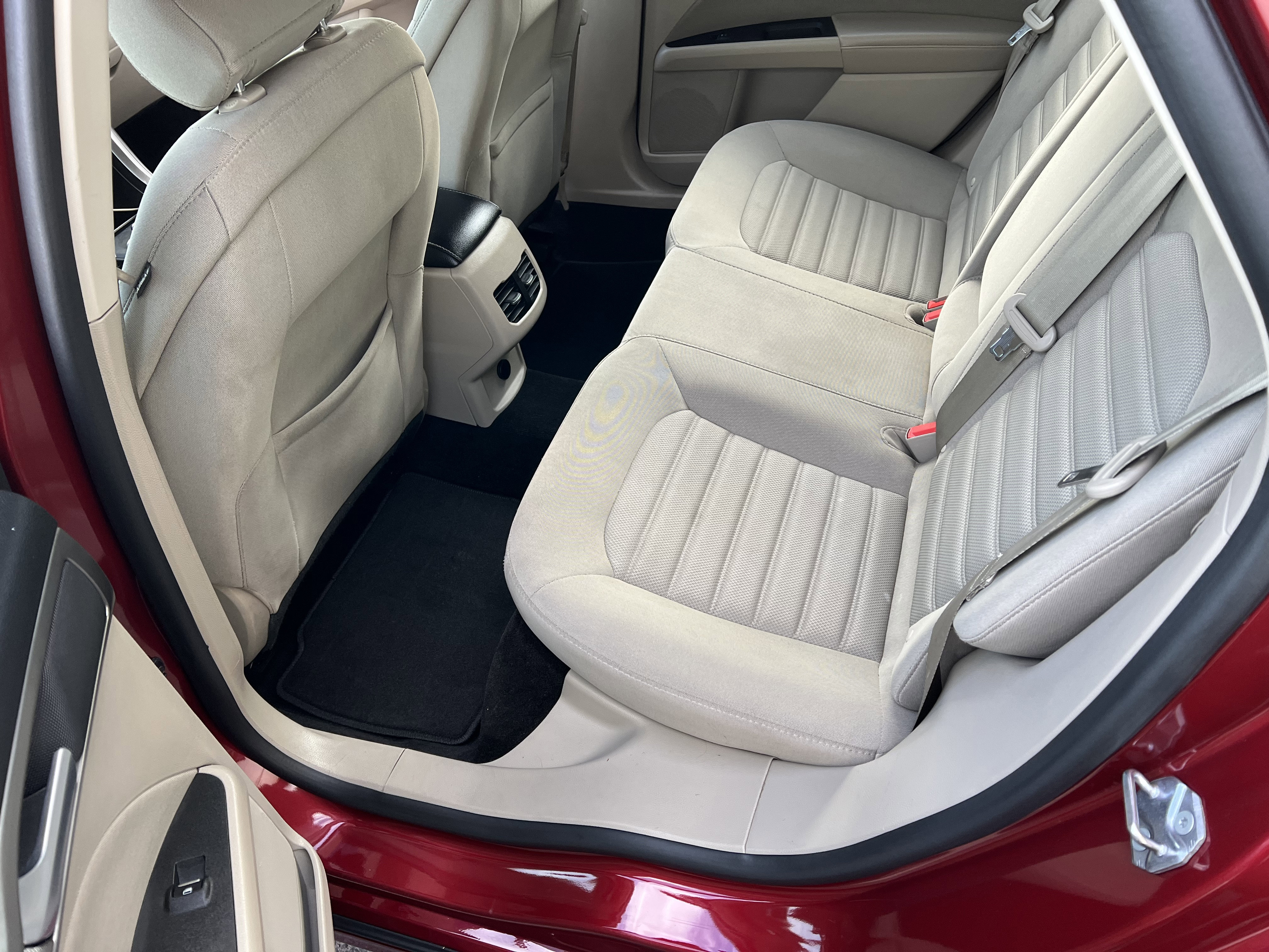 Used 2018 Ford Fusion SE image 9