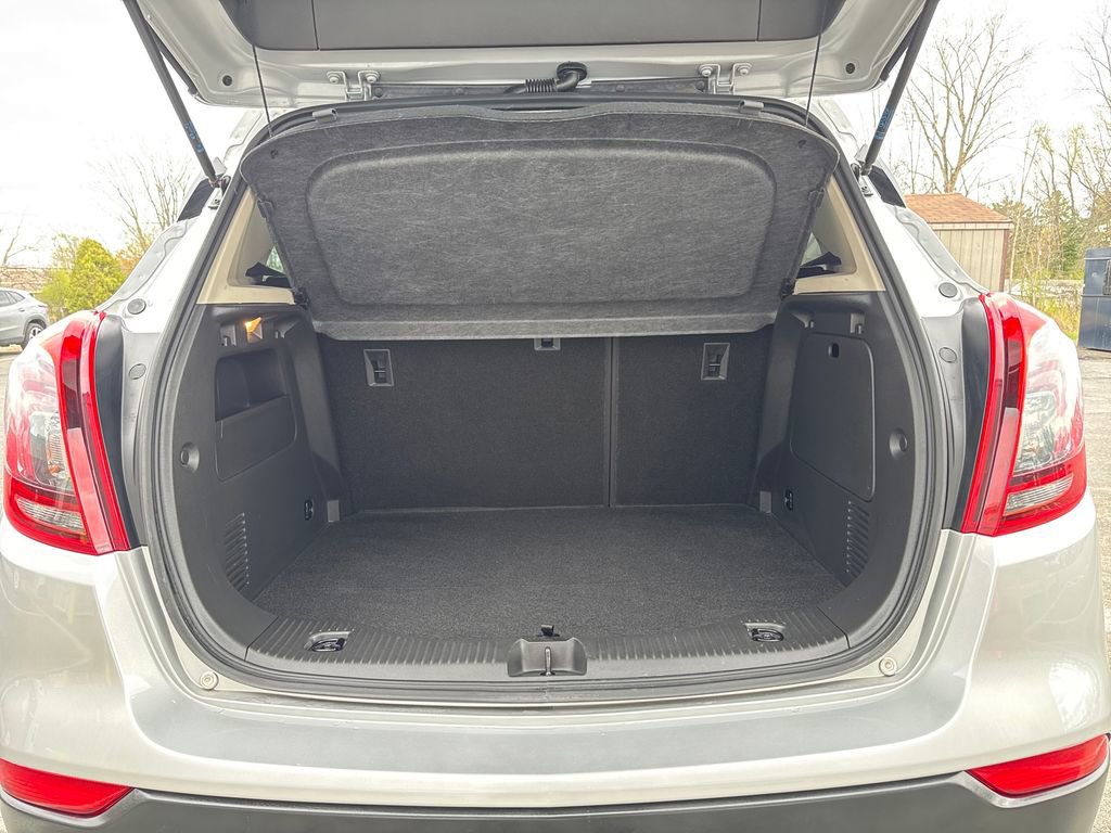 Used 2022 Buick Encore Preferred AWD/4WD image 25