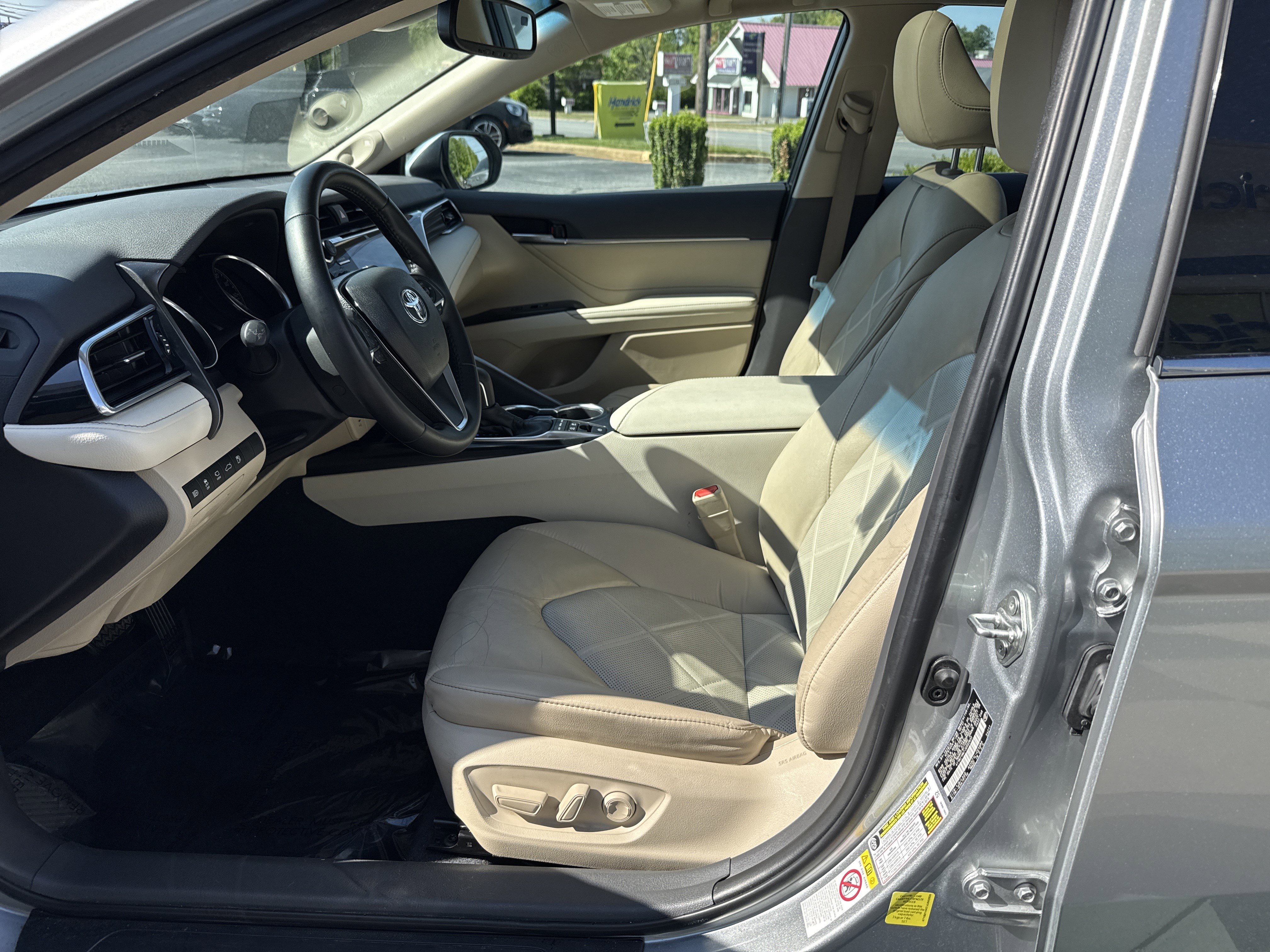 Used 2018 Toyota Camry XLE w/ Audio Package FWD image 16
