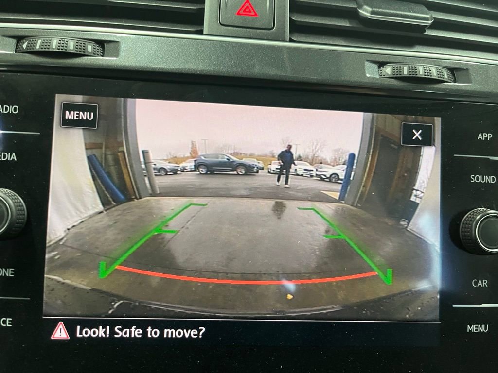 Used 2019 Volkswagen Golf SE w/ Driver Assistance Package image 18