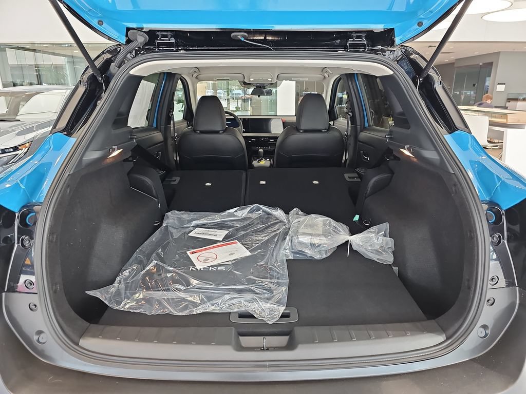 New 2026 Nissan Kicks SR w/ SR Premium Package FWD image 16