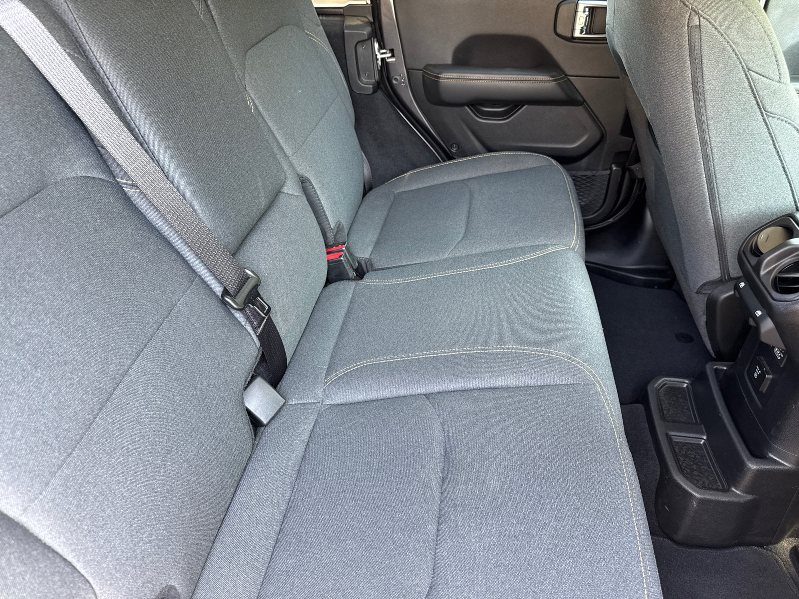 Used 2025 Jeep Wrangler Unlimited Sahara AWD/4WD image 17