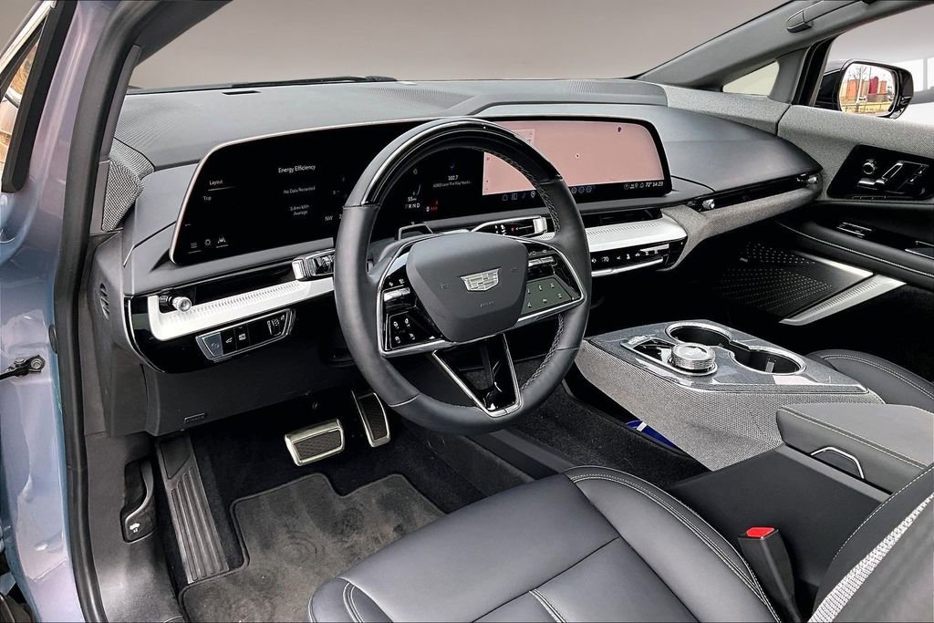 Used 2025 Cadillac Optiq Luxury 1 image 13