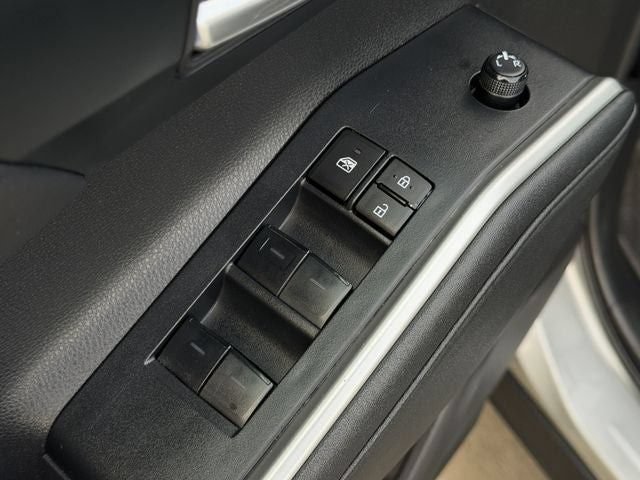 Used 2024 Toyota Highlander XLE AWD/4WD image 21