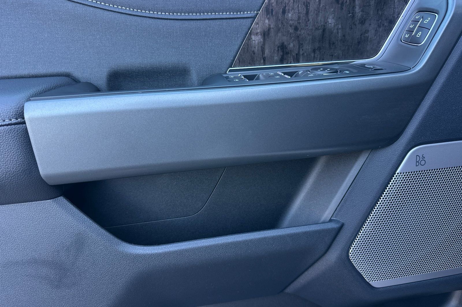 New 2026 Ford F250 Lariat w/ Black Appearance Package image 10