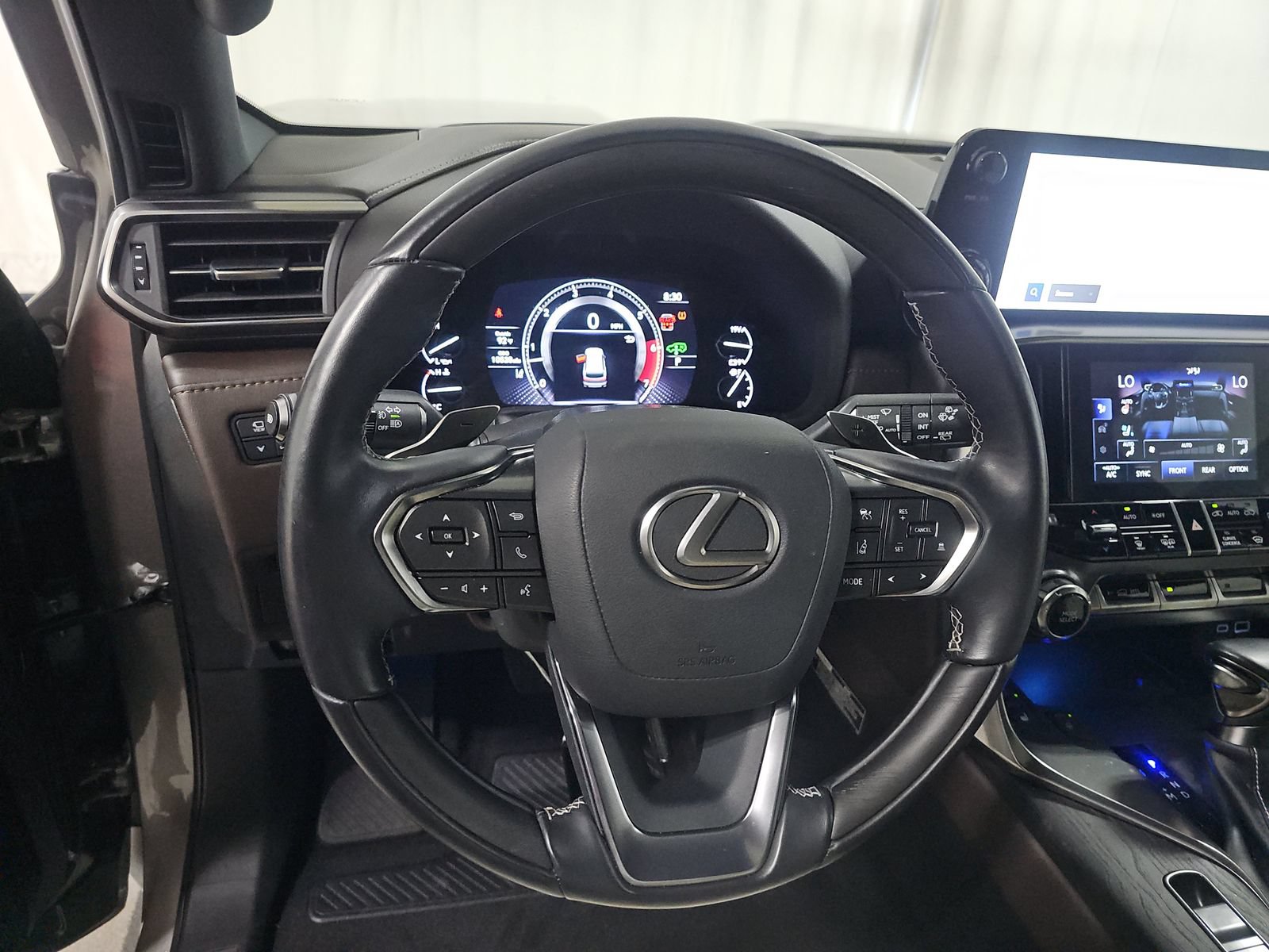 Used 2022 Lexus LX 600 4WD w/ Accessory Package (Z1) image 6