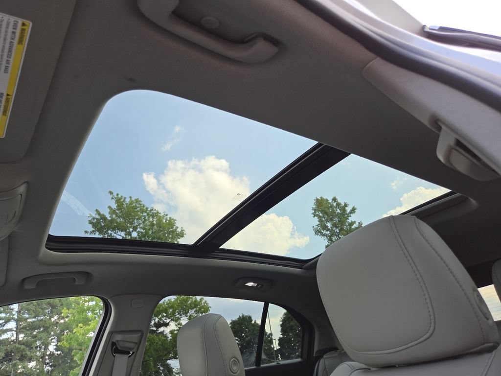 Used 2023 Cadillac XT4 Luxury w/ Driver Awareness Package FWD image 3