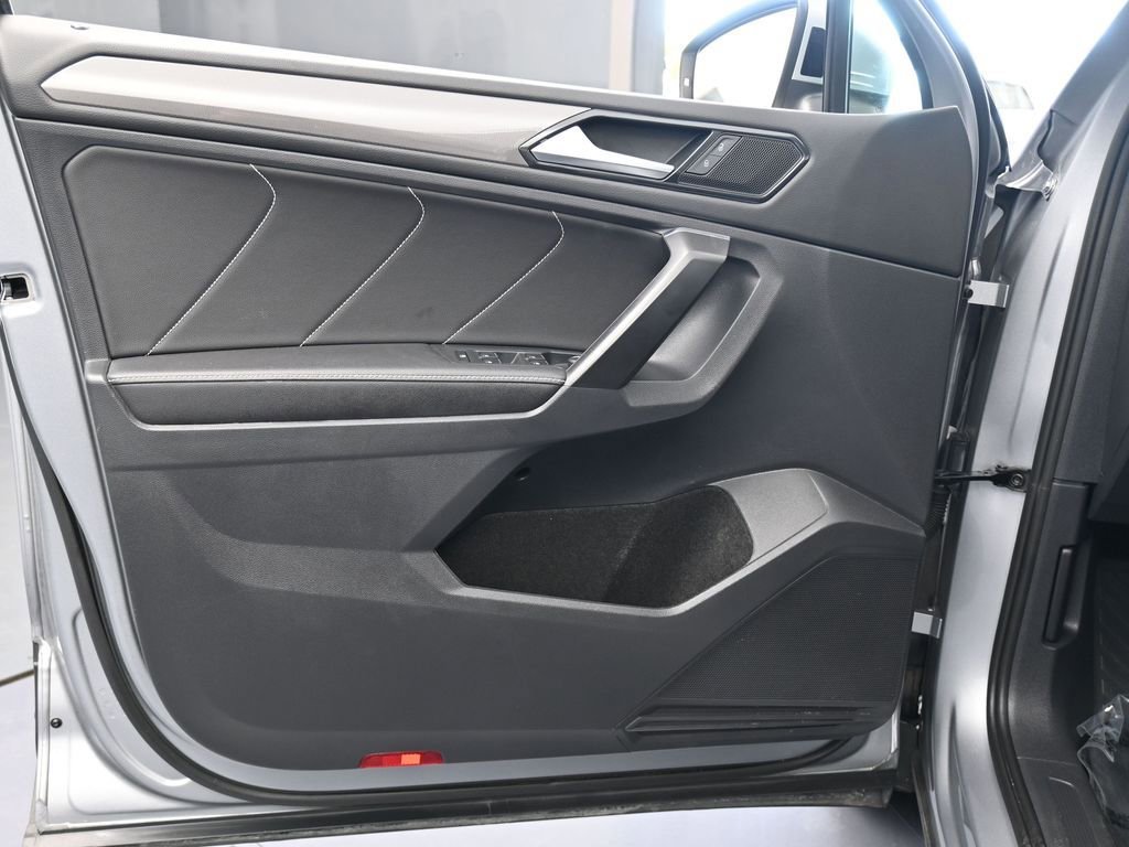 Used 2023 Volkswagen Tiguan SE image 25