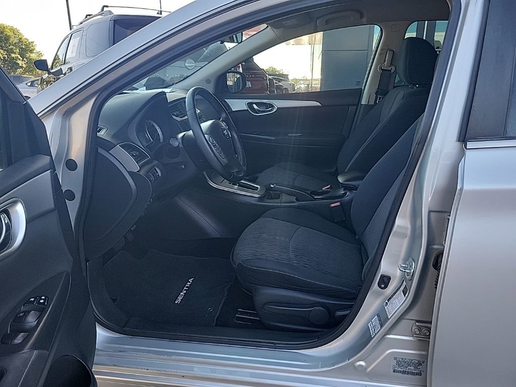 Used 2015 Nissan Sentra SV FWD image 10