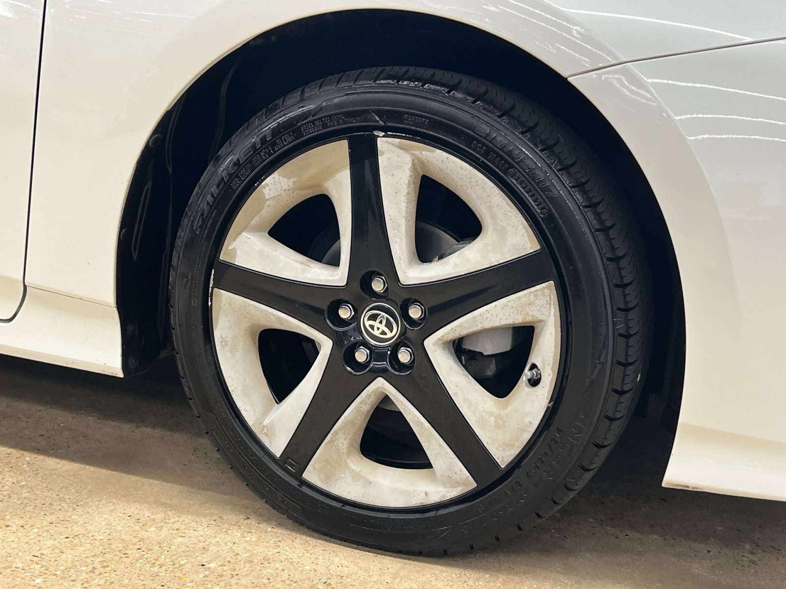 Used 2016 Toyota Prius Three Touring image 10