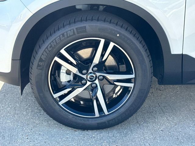 New 2026 Volvo XC40 B5 Core AWD/4WD image 4
