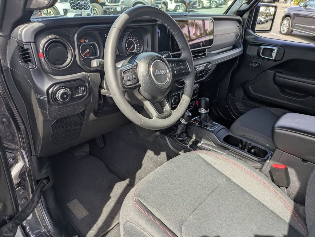 Used 2025 Jeep Wrangler Unlimited Rubicon image 17