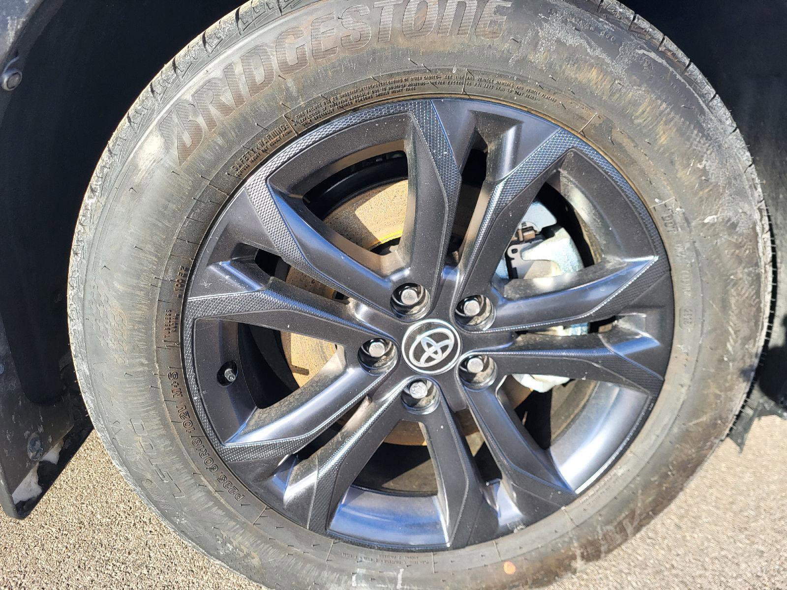 Used 2025 Toyota Sienna XSE image 15