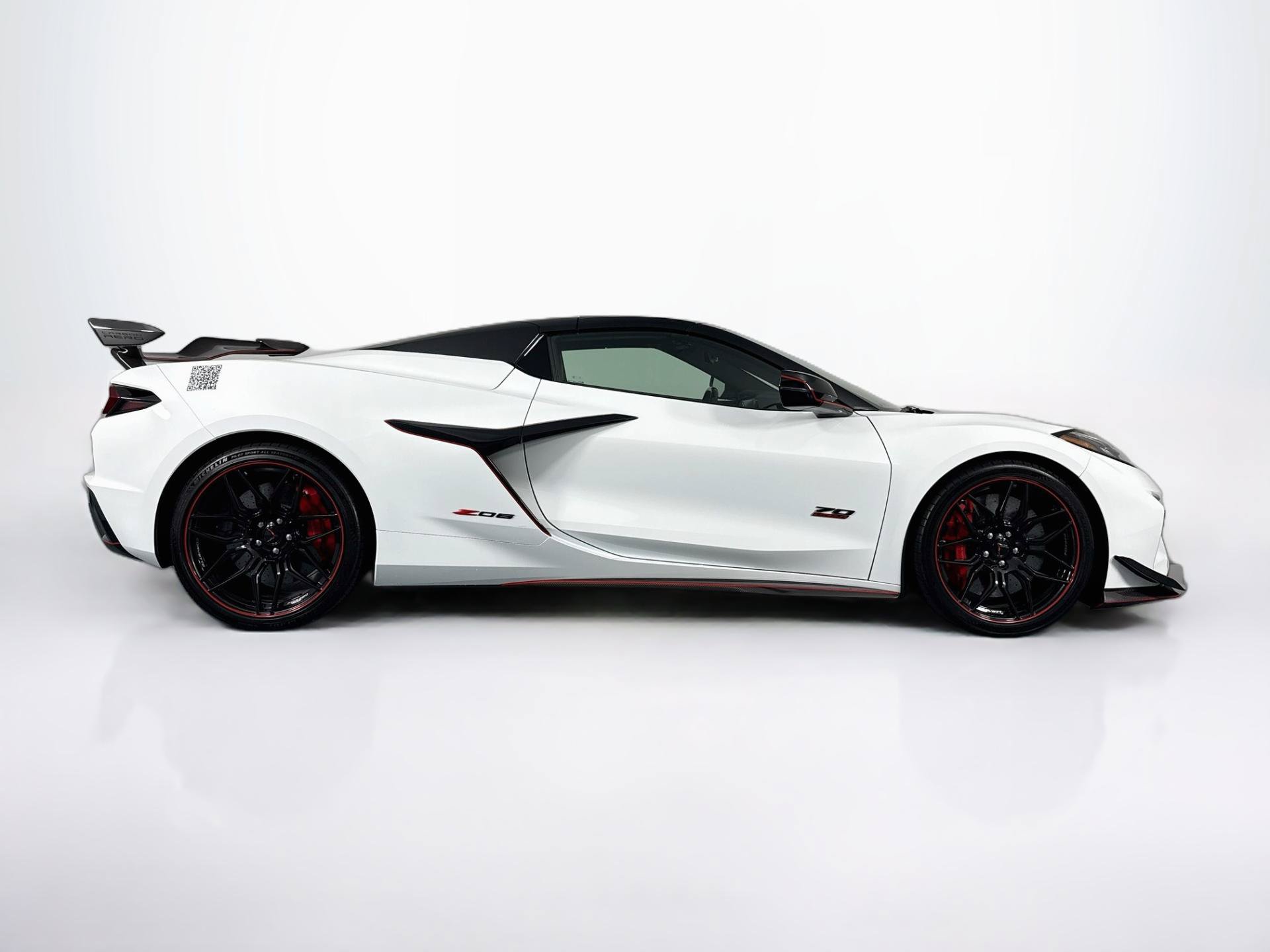 Used 2025 Chevrolet Corvette Z06 w/ Z07 Performance Package RWD image 4