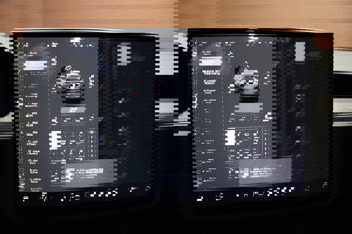 Used 2023 Tesla Model X image 24