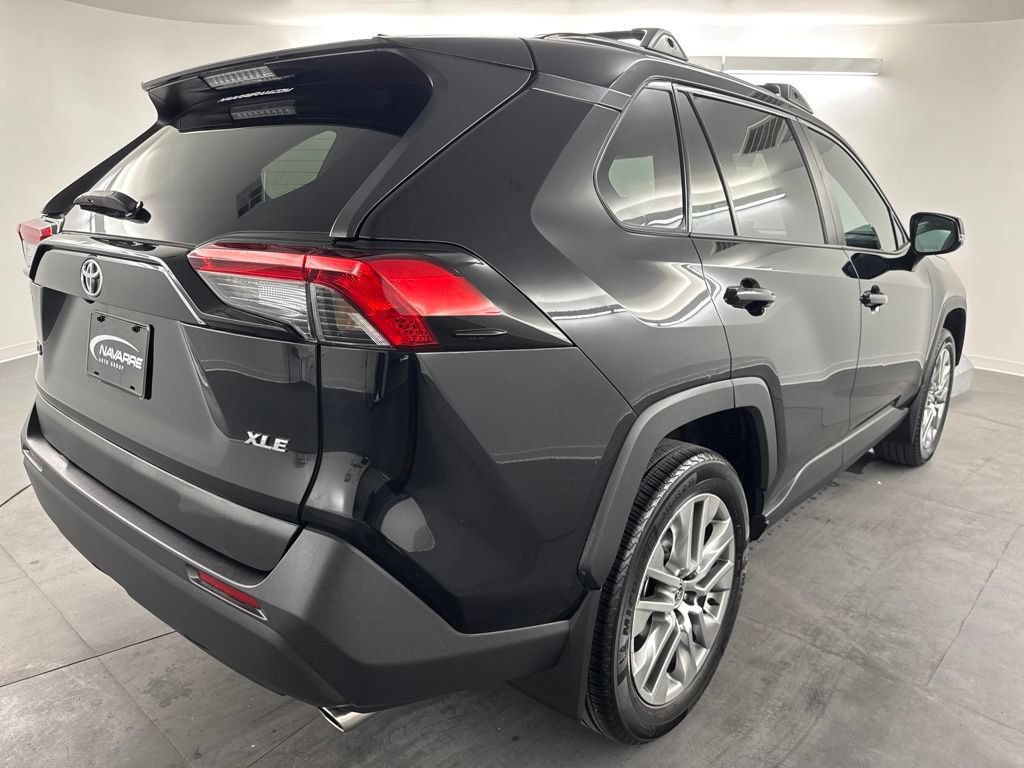 Used 2022 Toyota RAV4 XLE Premium FWD image 9