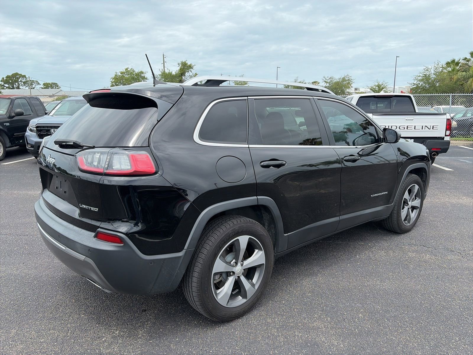 Used 2019 Jeep Cherokee Limited w/ Luxury Group AWD/4WD image 7