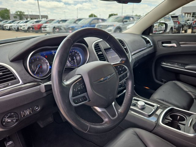 Used 2022 Chrysler 300 Touring L RWD image 10