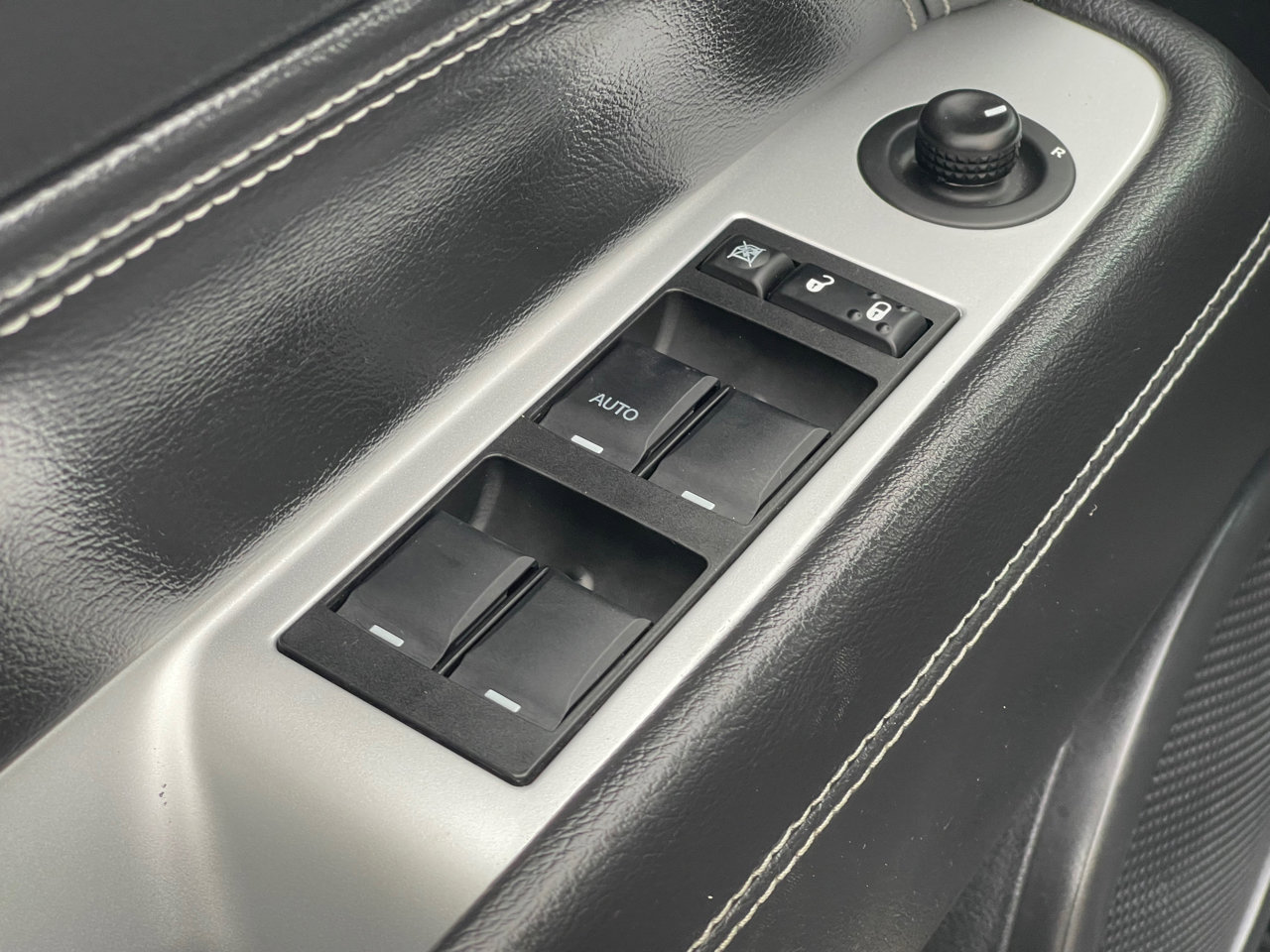 Used 2016 Jeep Compass Latitude image 10