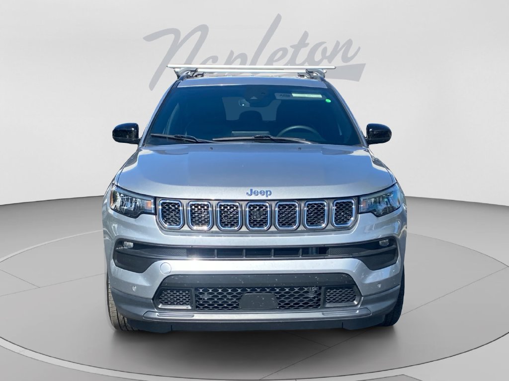 Used 2024 Jeep Compass Latitude w/ Convenience Group AWD/4WD image 9