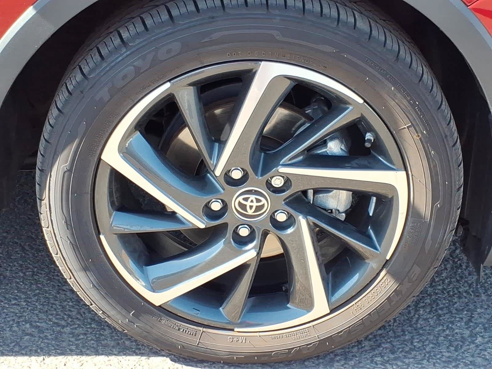 Used 2022 Toyota C-HR Limited FWD image 9
