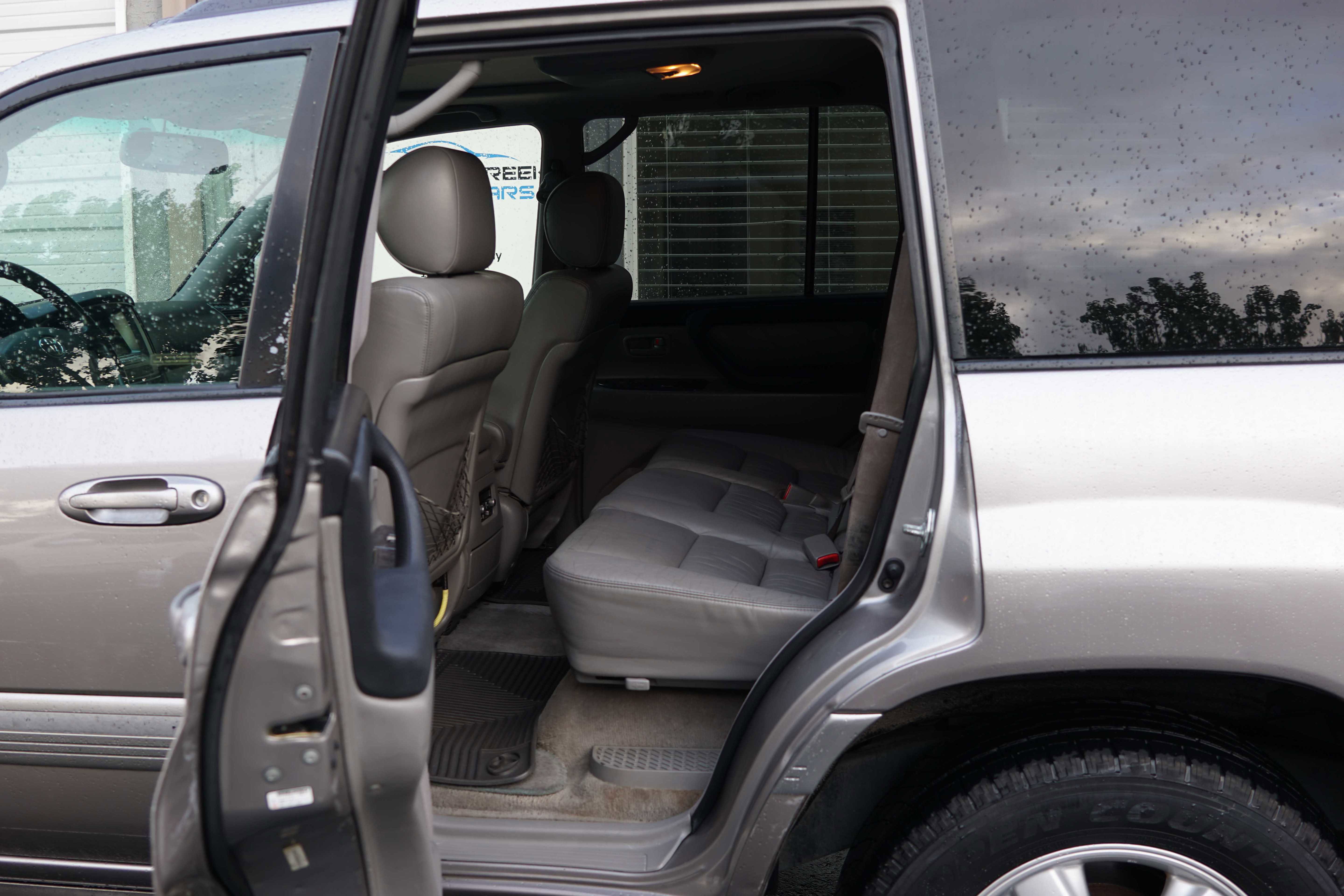 Used 2004 Toyota Land Cruiser image 28