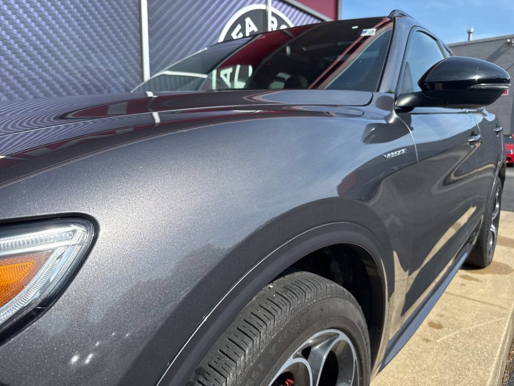 Used 2022 Alfa Romeo Stelvio Veloce AWD/4WD image 17