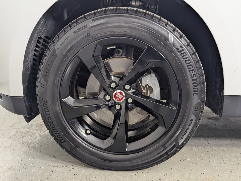 Used 2020 Jaguar F-PACE Premium image 9