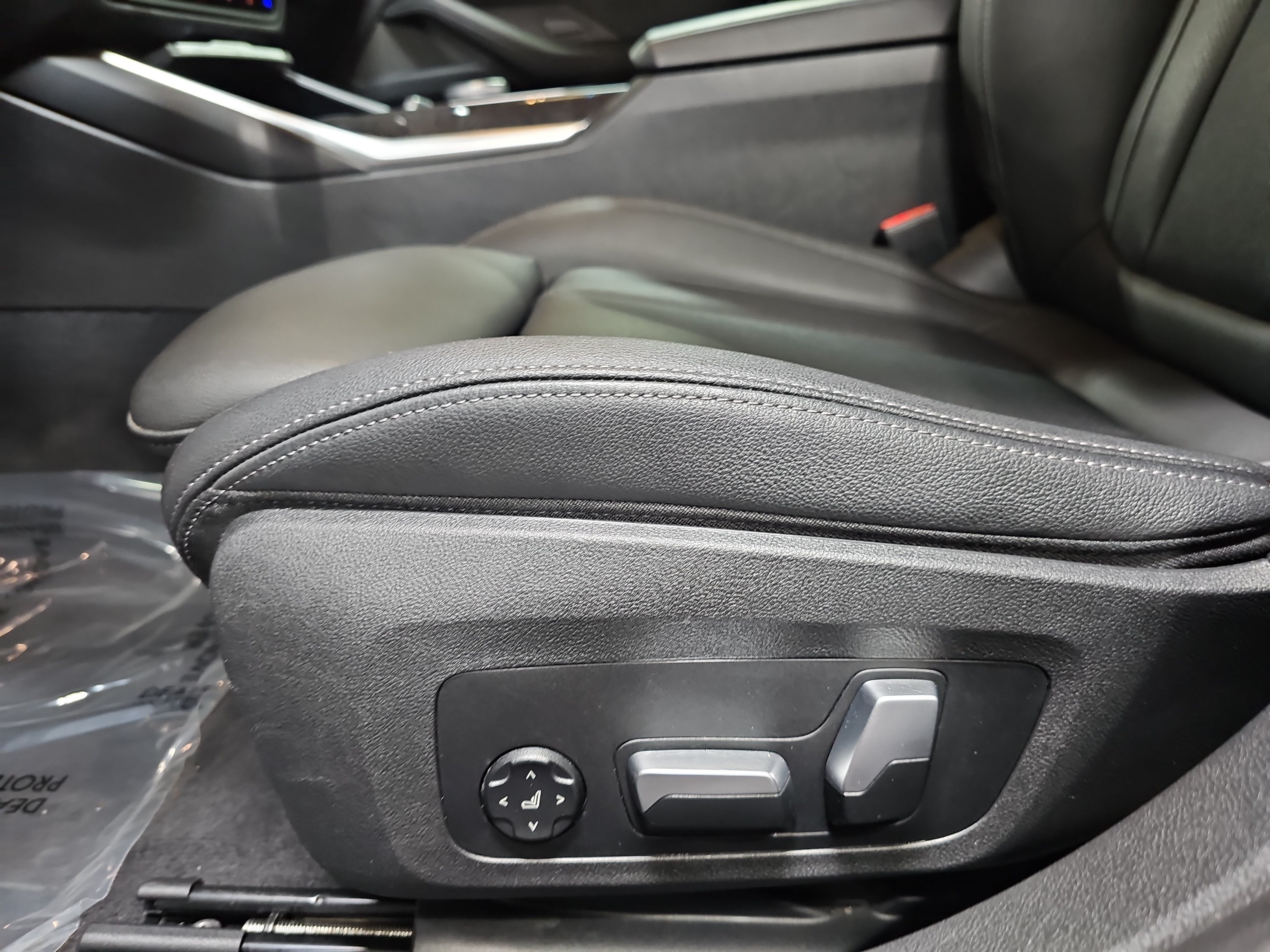 Used 2024 BMW i4 eDrive40 w/ Premium Package RWD image 29