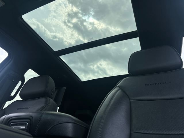 Used 2021 GMC Yukon Denali w/ Denali Ultimate Package image 23