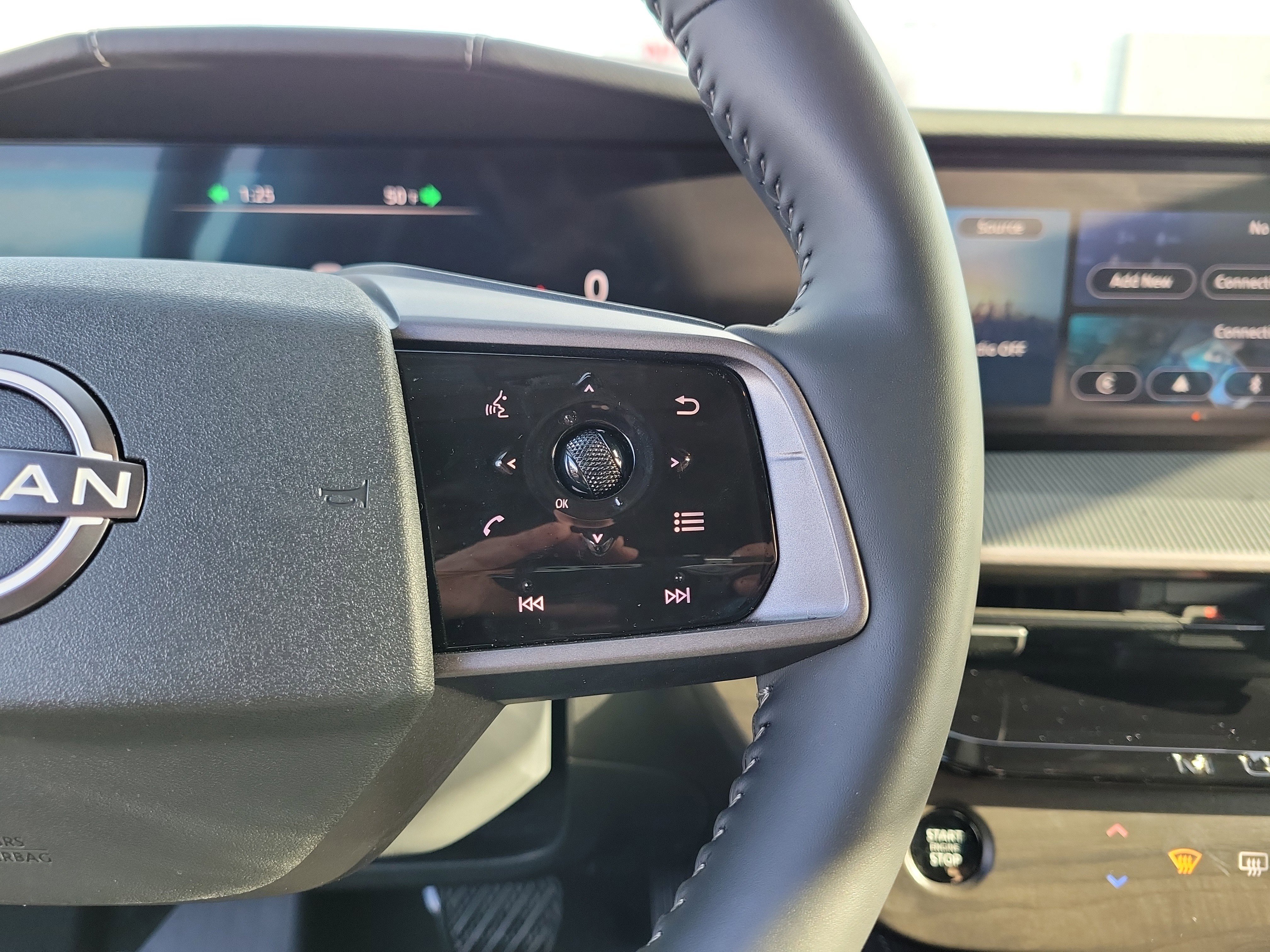 Certified 2025 Nissan Murano SV image 24