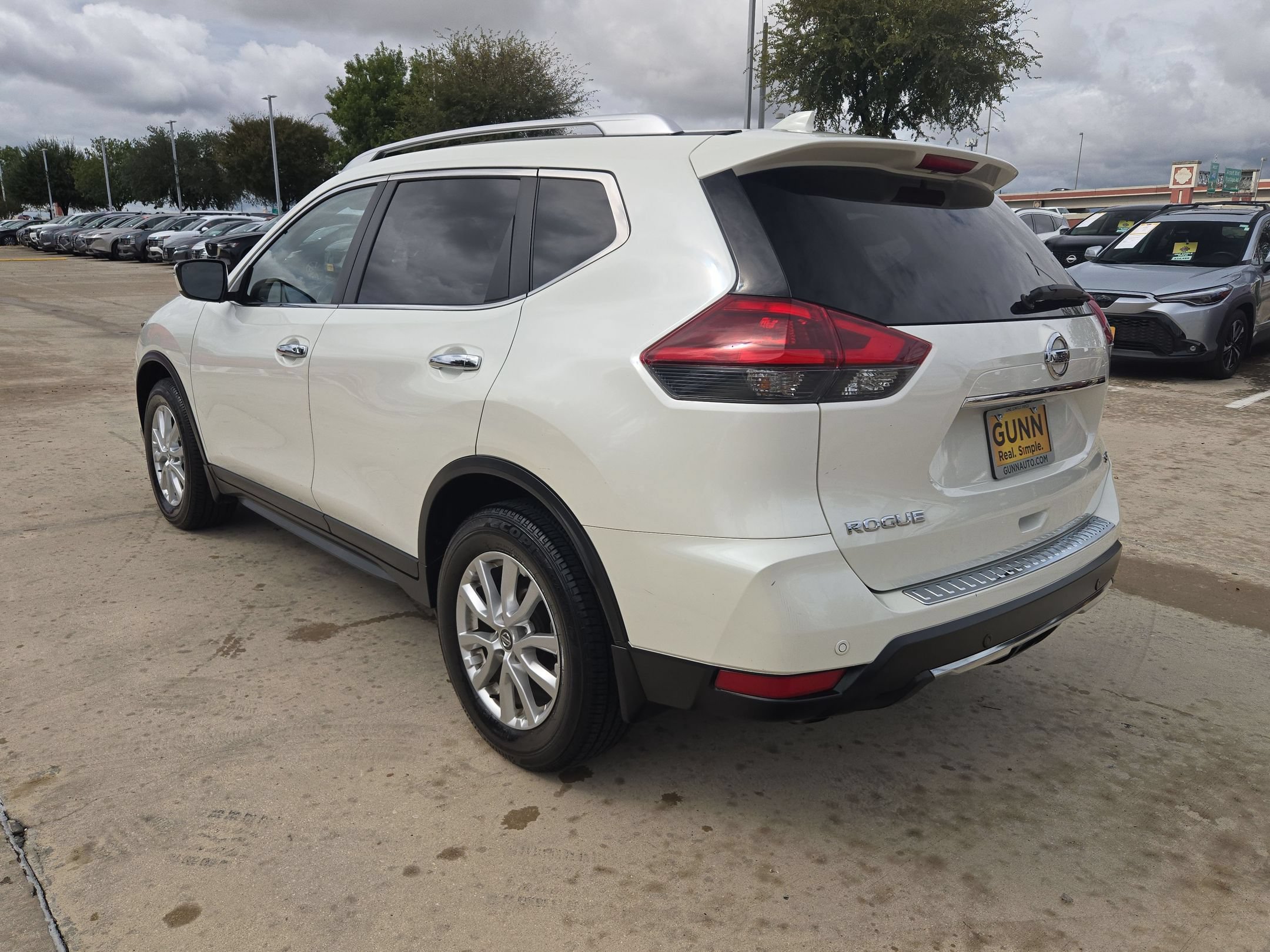 Used 2020 Nissan Rogue SV FWD image 5