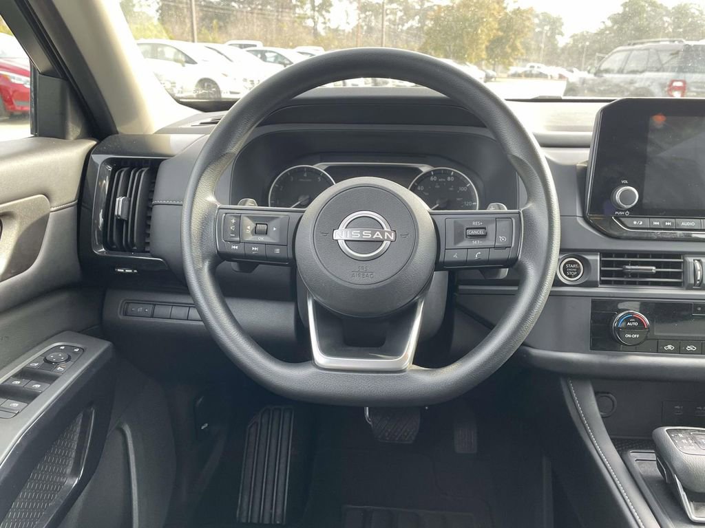 Used 2024 Nissan Pathfinder S image 13