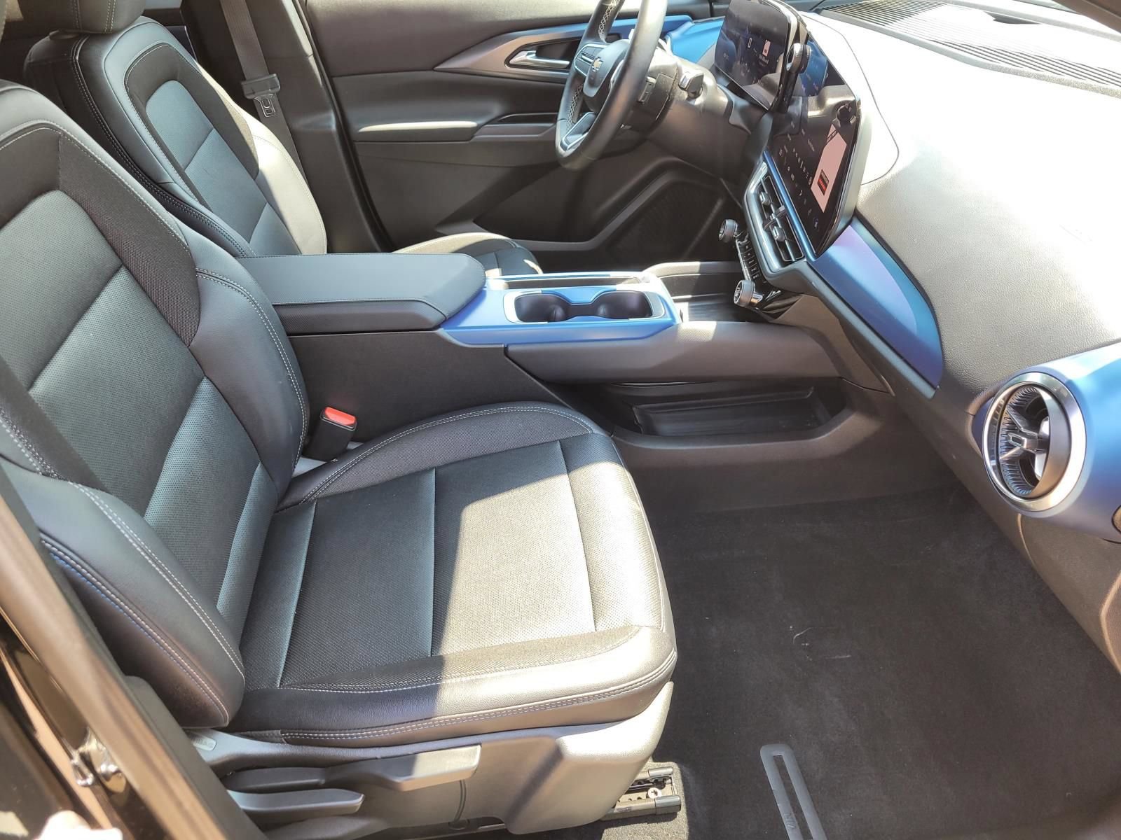 Used 2025 Chevrolet Equinox EV LT w/ Convenience Package FWD image 10