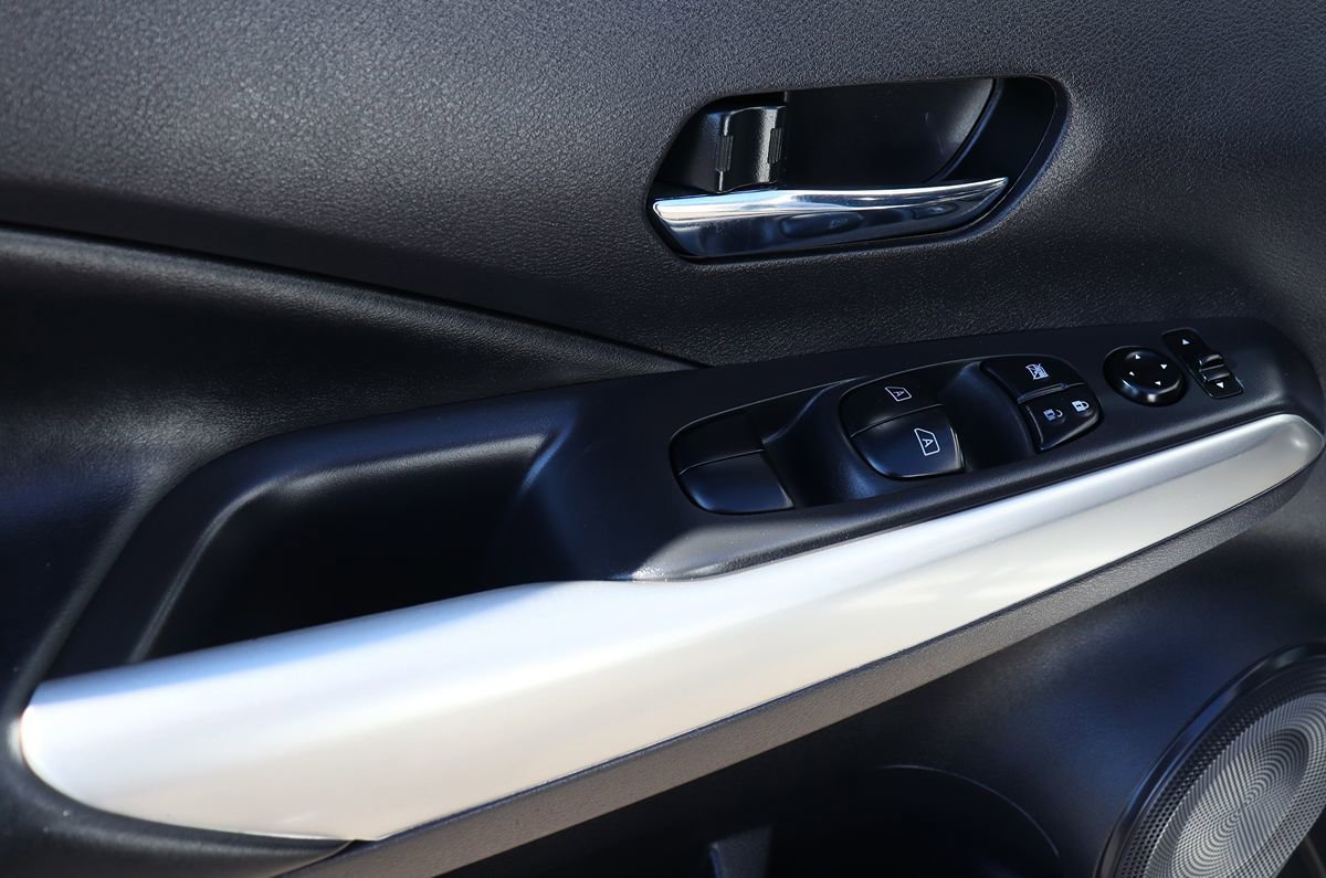 Used 2020 Nissan Kicks SR w/ SR Premium Package FWD image 37