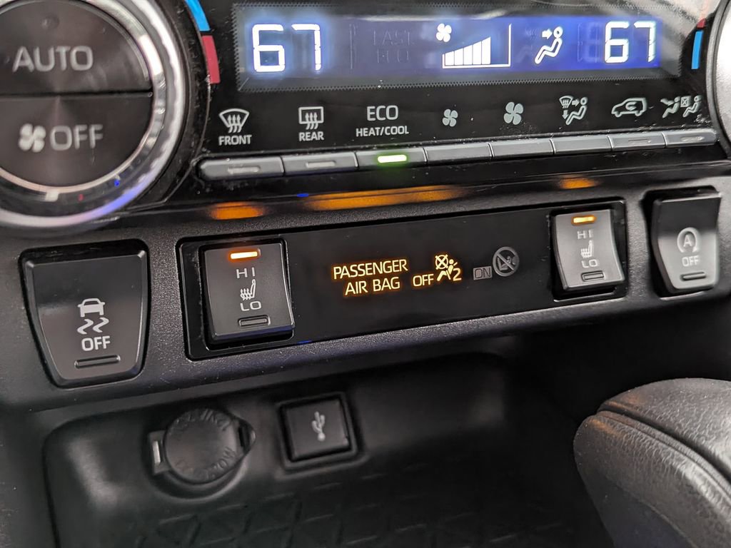 Used 2021 Toyota RAV4 XLE w/ Convenience Package image 21